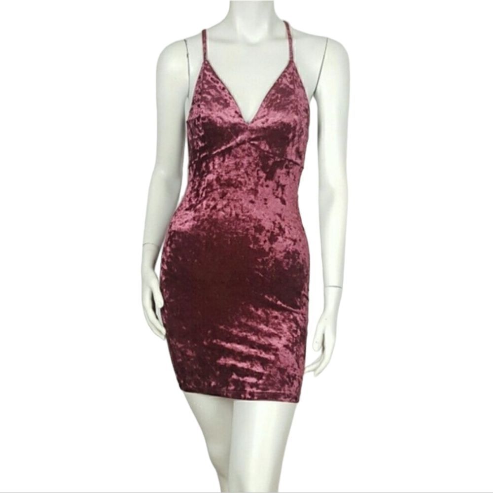 PRIVY Women's Velvet Mini Dress Sheath Color Pink / Raspberry